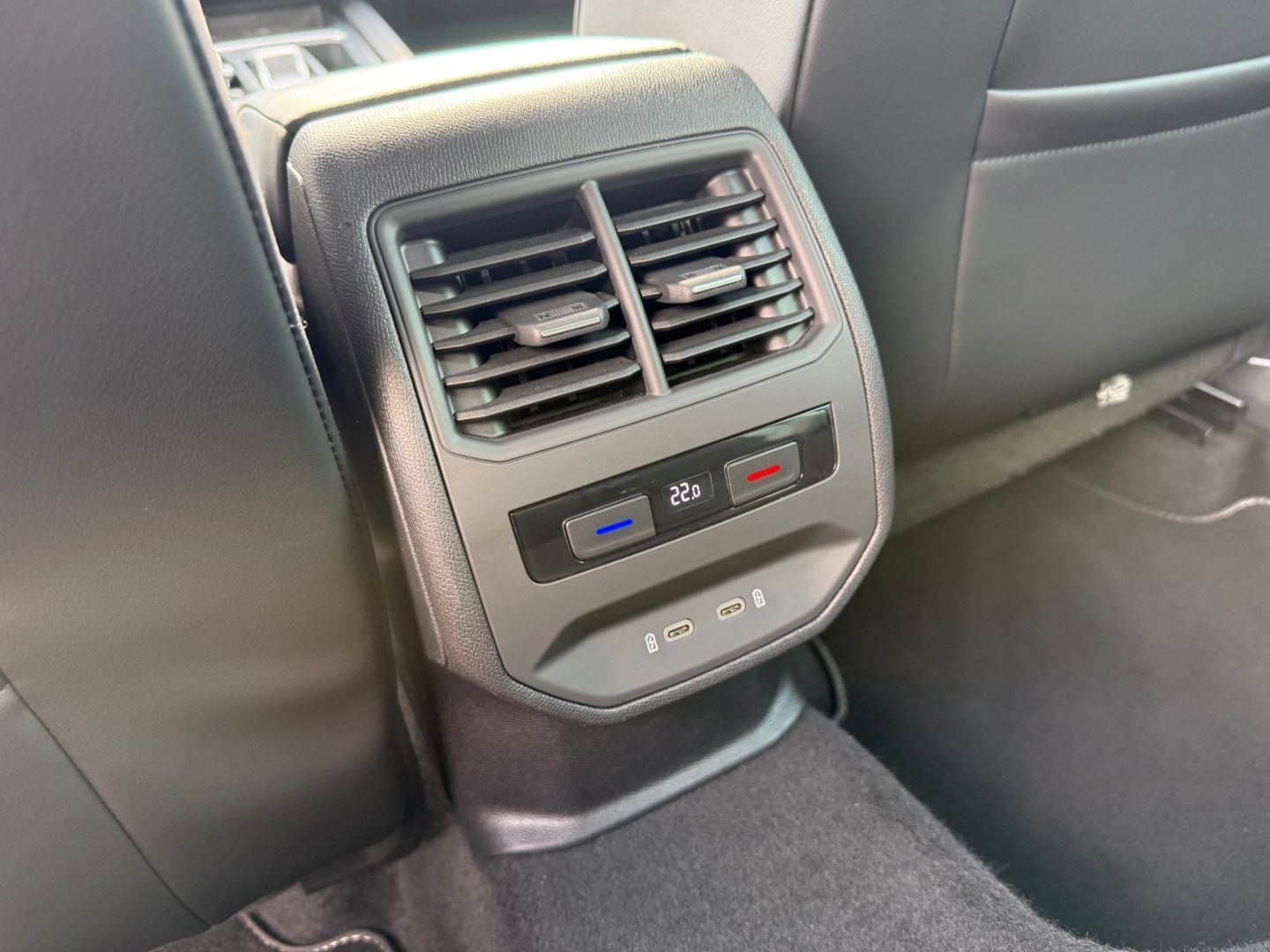 Fahrzeugabbildung SEAT Leon Sportstourer1.5eTSI FR  AHK LED Carplay Nav