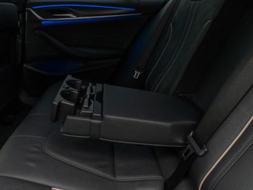 Fahrzeugabbildung BMW 520d M Sport Kamera DAB HiFi Stop&Go Komfort