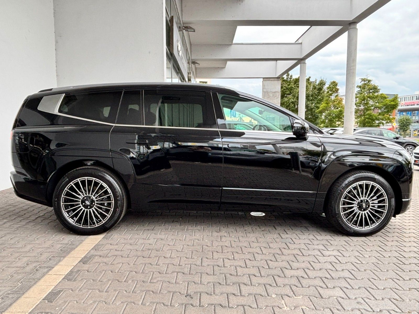 Fahrzeugabbildung Hyundai IONIQ 9 4WD 307PS Uniq/Pano/Relax-Paket!