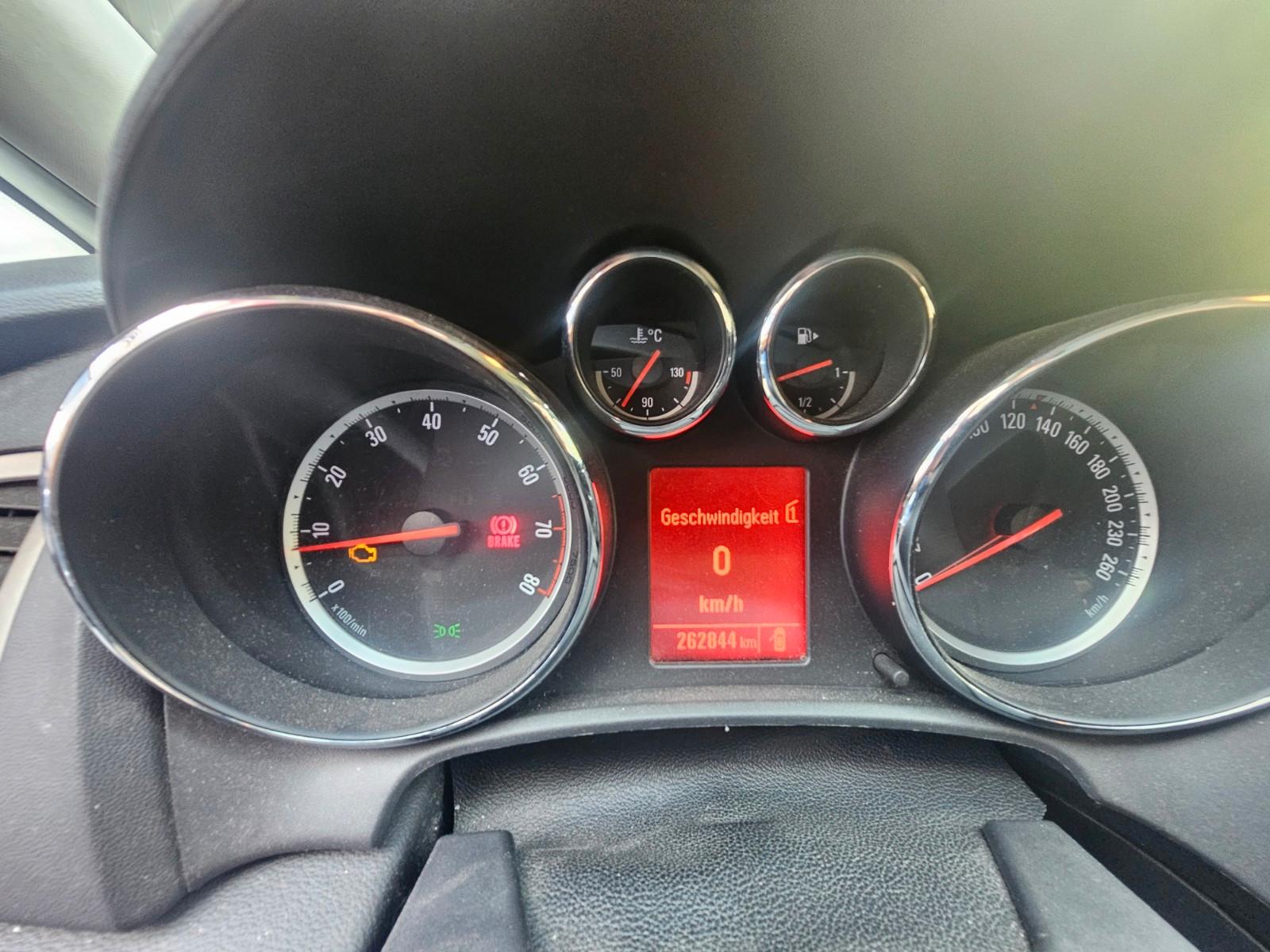 Opel Astra 2012 — photo 10