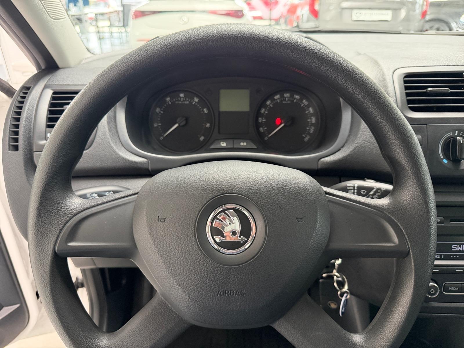 Skoda FABIA ACTIVE KLIMAANLAGE+ALLWETTERBEREIFUNG+TÜV+