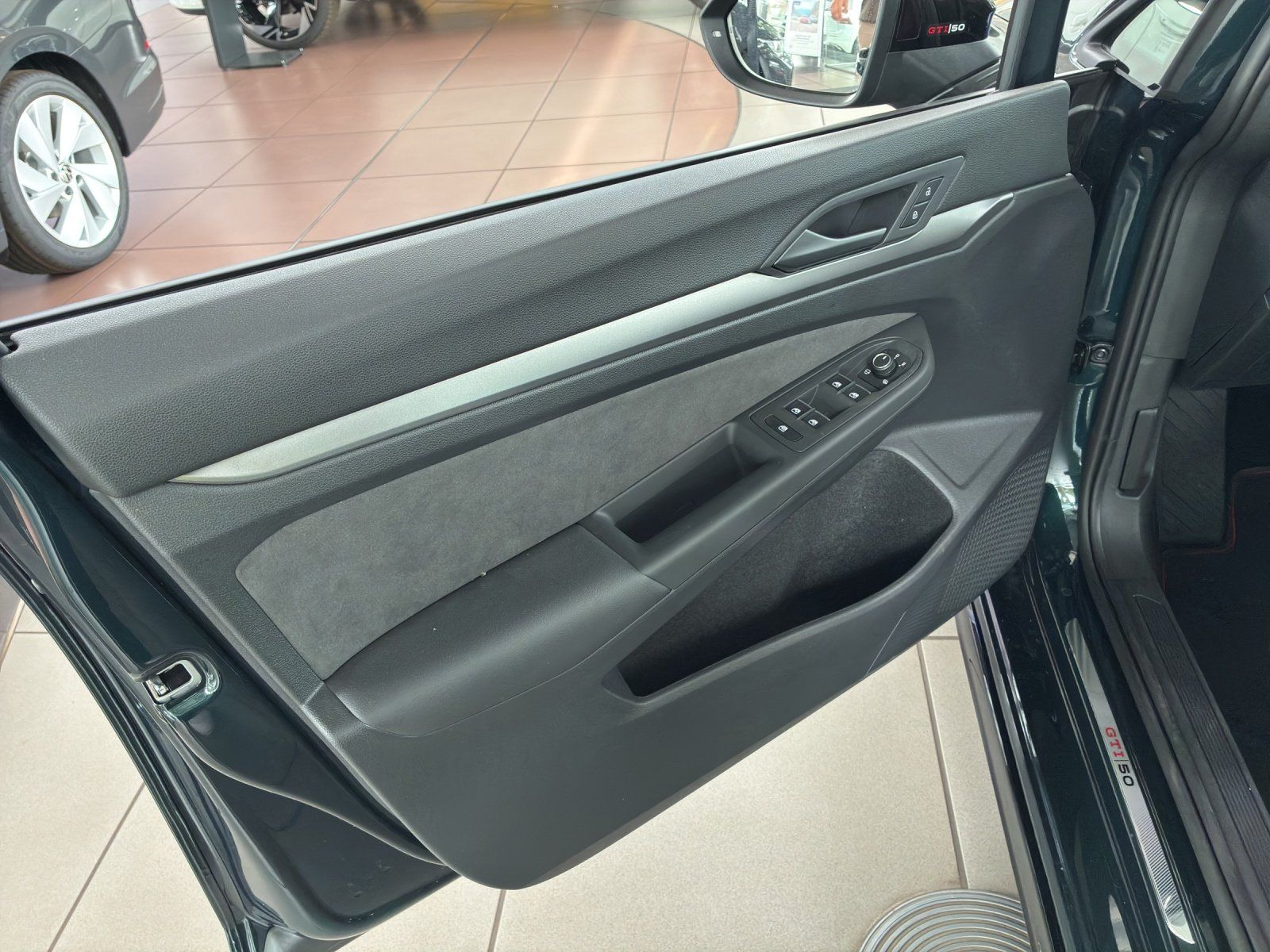 Fahrzeugabbildung Volkswagen Golf VIII 2.0 TSI W GTI Edition 50 360,HUD,LED