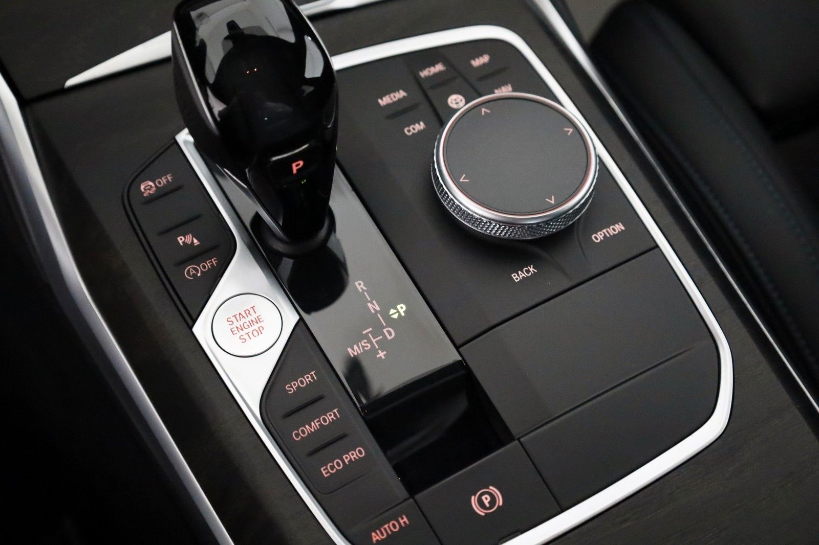 Fahrzeugabbildung BMW 320 i M Sport, T.Leder,Navi,LED,SH,Kamera