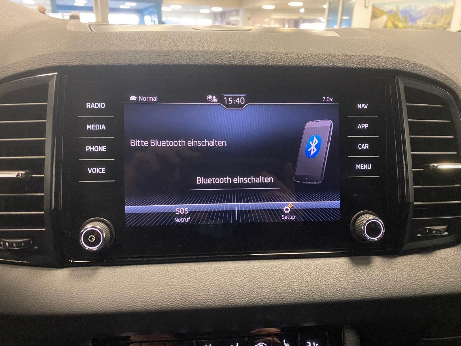 Fahrzeugabbildung SKODA Karoq 1.5 TSI DSG Sportline+NAVI+MATRIX+ACC+18"+