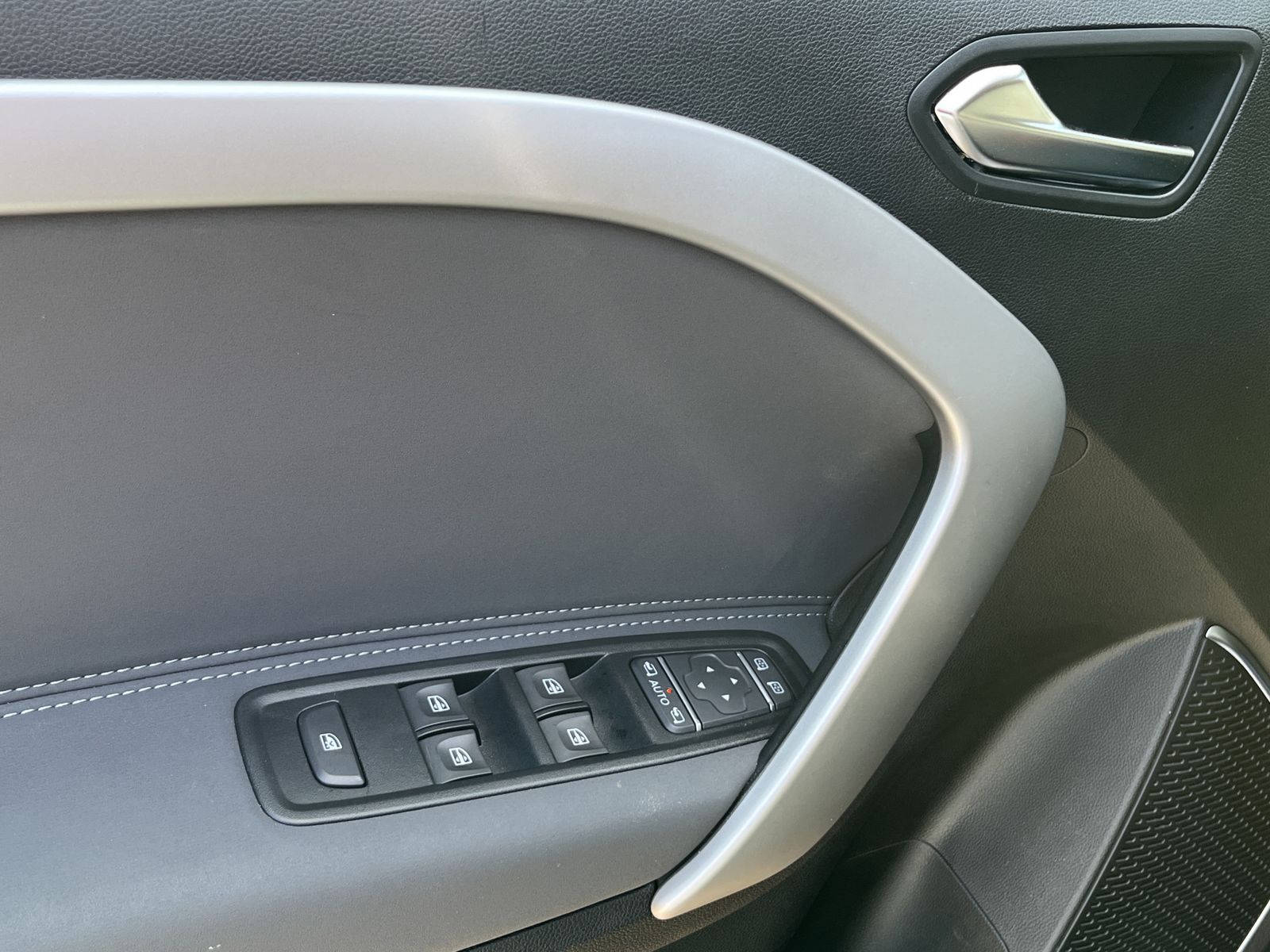 Fahrzeugabbildung Mercedes-Benz T-Klasse 180 lang*7-Sitz*LED*Navi*SHZ*Kamera*PDC