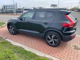 Volvo XC40 T5 AWD R Design Geartronic R Design - Volvo XC40 von privat