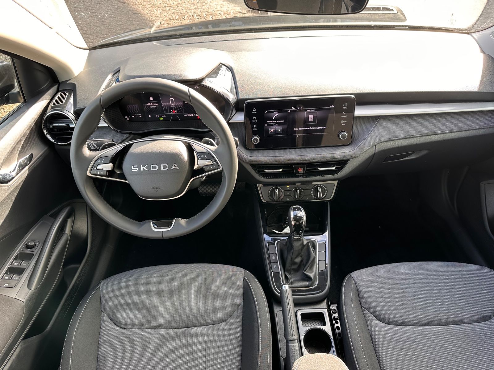 Fahrzeugabbildung SKODA Fabia Selection 1.0 TSI DSG LED/GRA/SHZG/APP