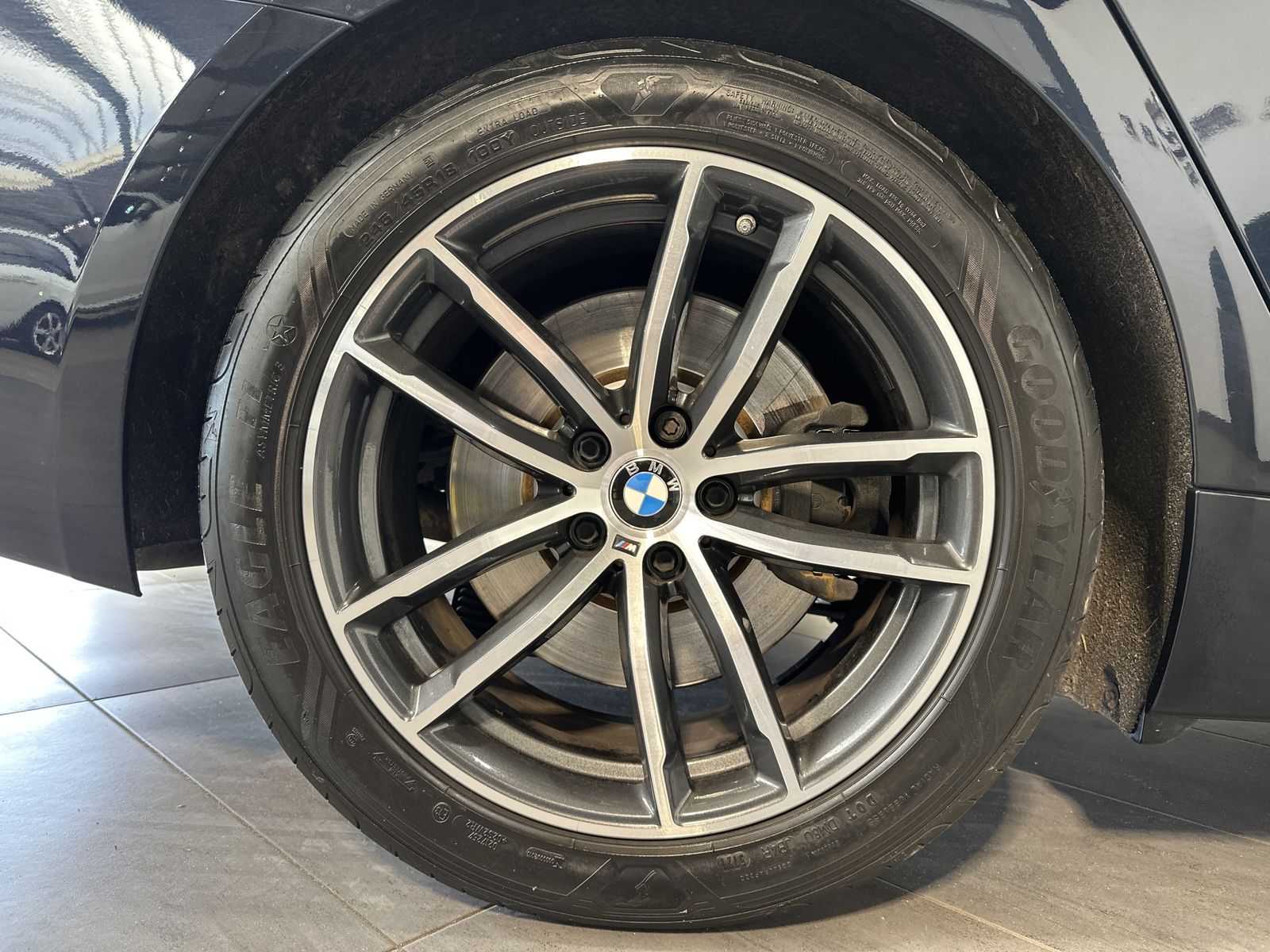 Fahrzeugabbildung BMW 530d Touring xDrive M-Sport NAV+LASER+AHK+PANORA