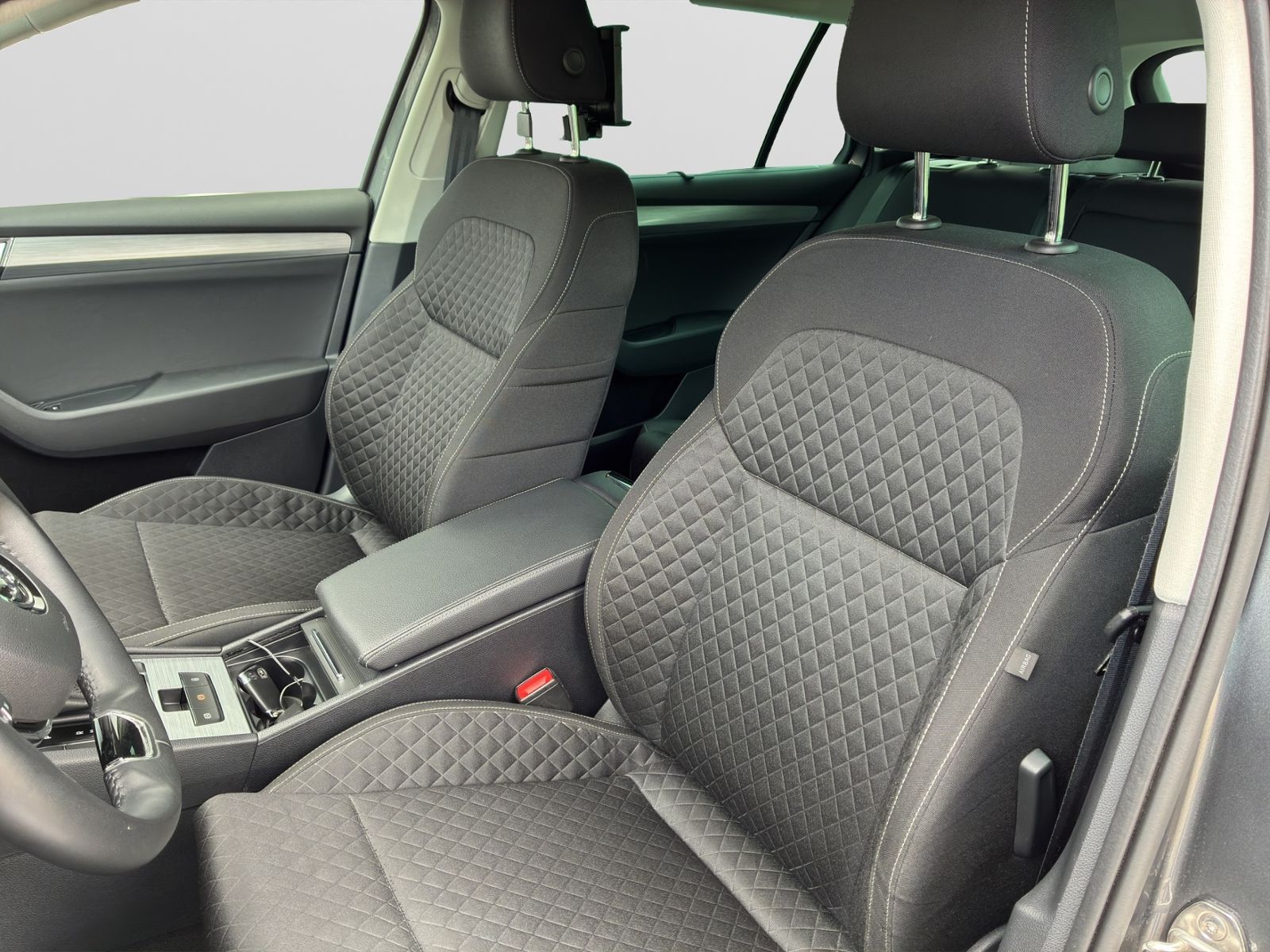 Superb Combi 1.5 TSI Ambition *LED*NAVI*KESSY*
