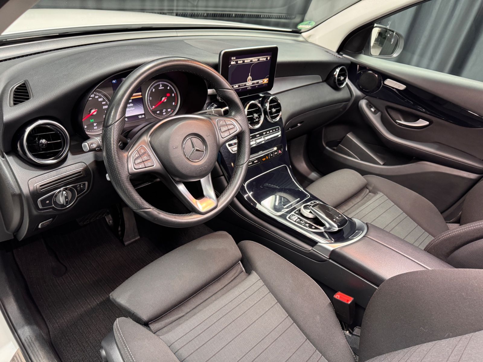Fahrzeugabbildung Mercedes-Benz GLC 220 d 4Matic|NAVI|AUTOMATIK|AHK|KAMERA|