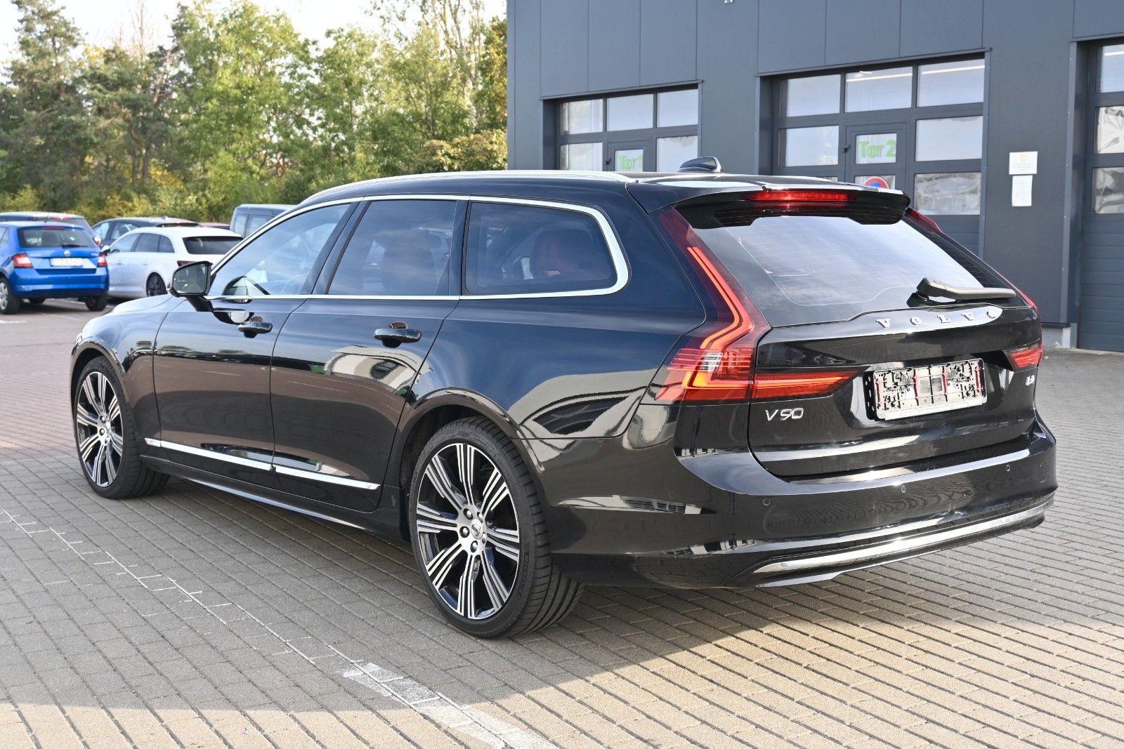 Fahrzeugabbildung Volvo V90 B4 D Plus Bright*STDHZG*360°*PANO*ACC*AHK