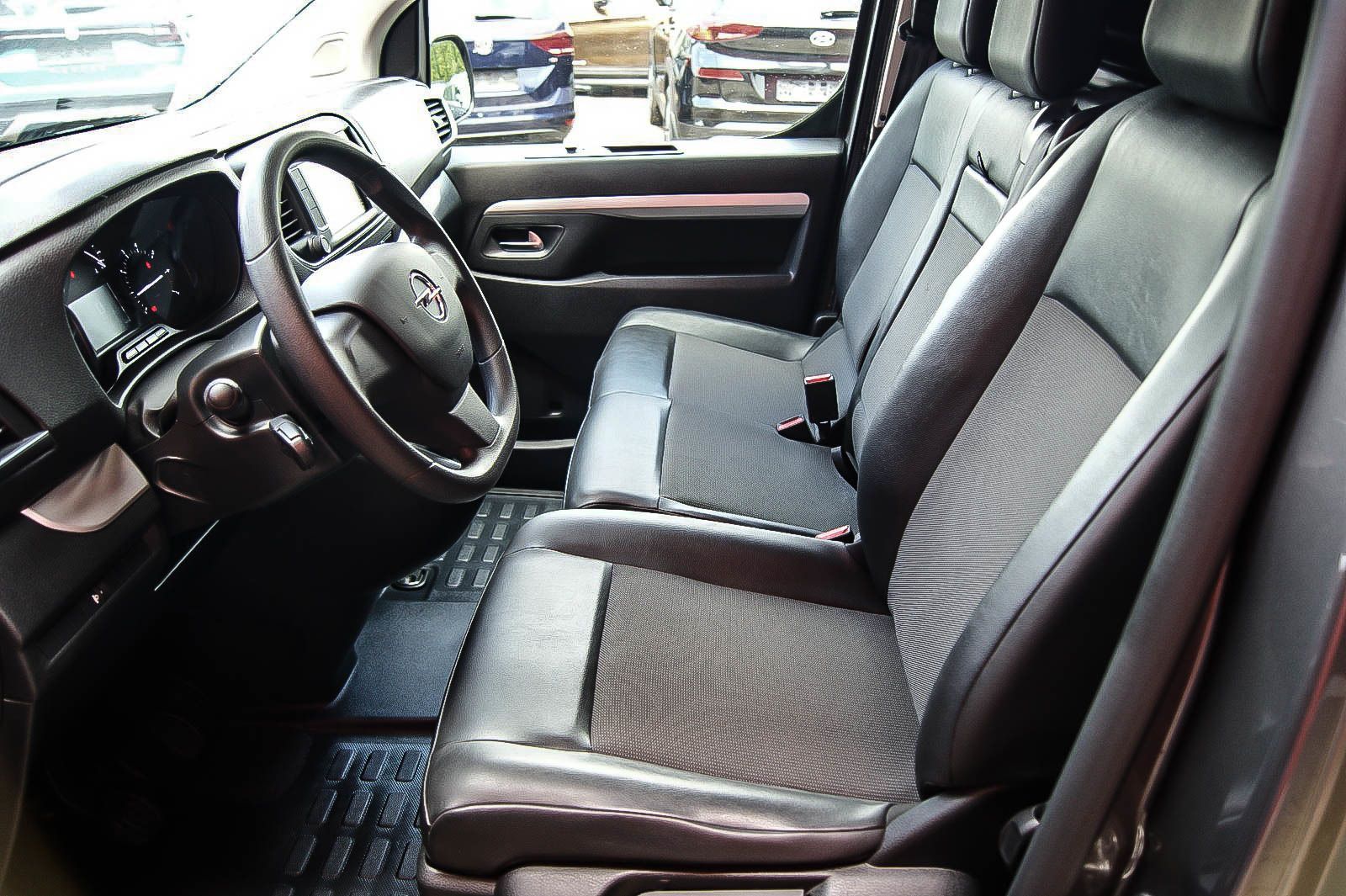Fahrzeugabbildung Opel Vivaro Kasten 1.5d  Edition S Apple CarPlay ANHZ
