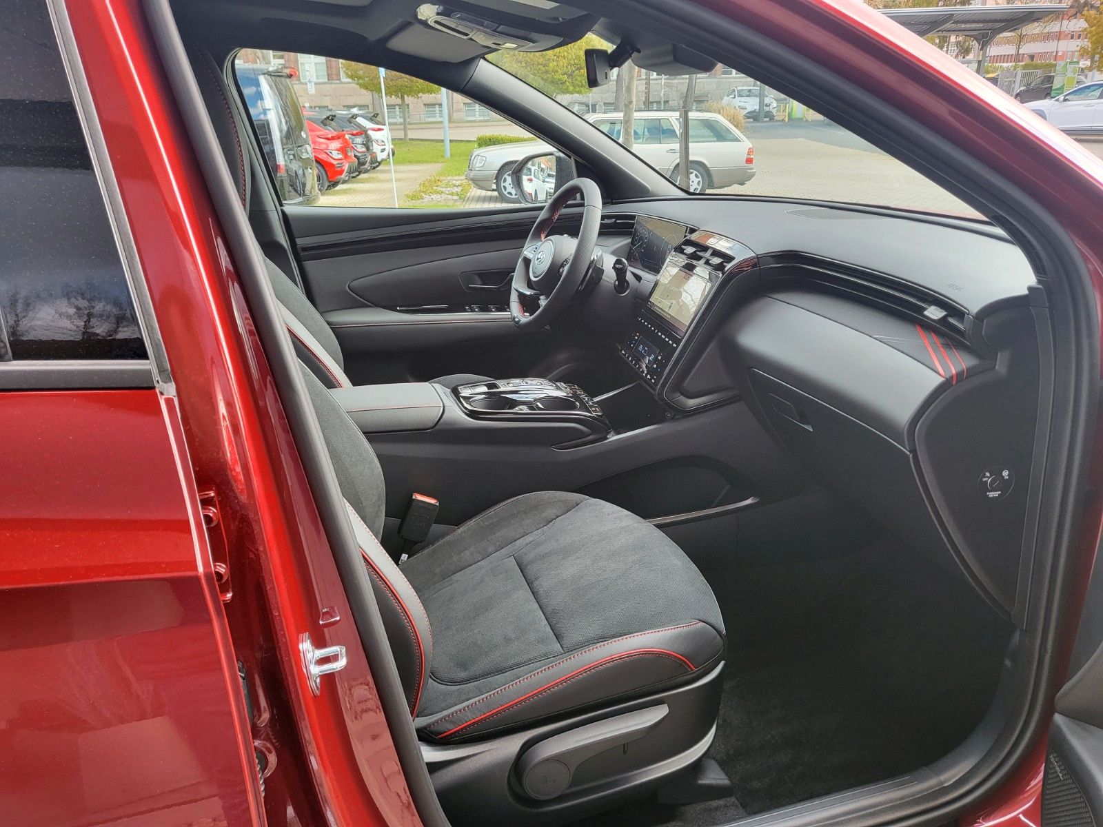Fahrzeugabbildung Hyundai TUCSON 1.6 T-GDi 180PS DCT 48V 4WD N-LINE PANO