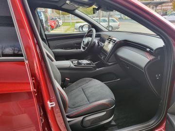 Fahrzeugabbildung Hyundai TUCSON 1.6 T-GDi 180PS DCT 48V 4WD N-LINE PANO