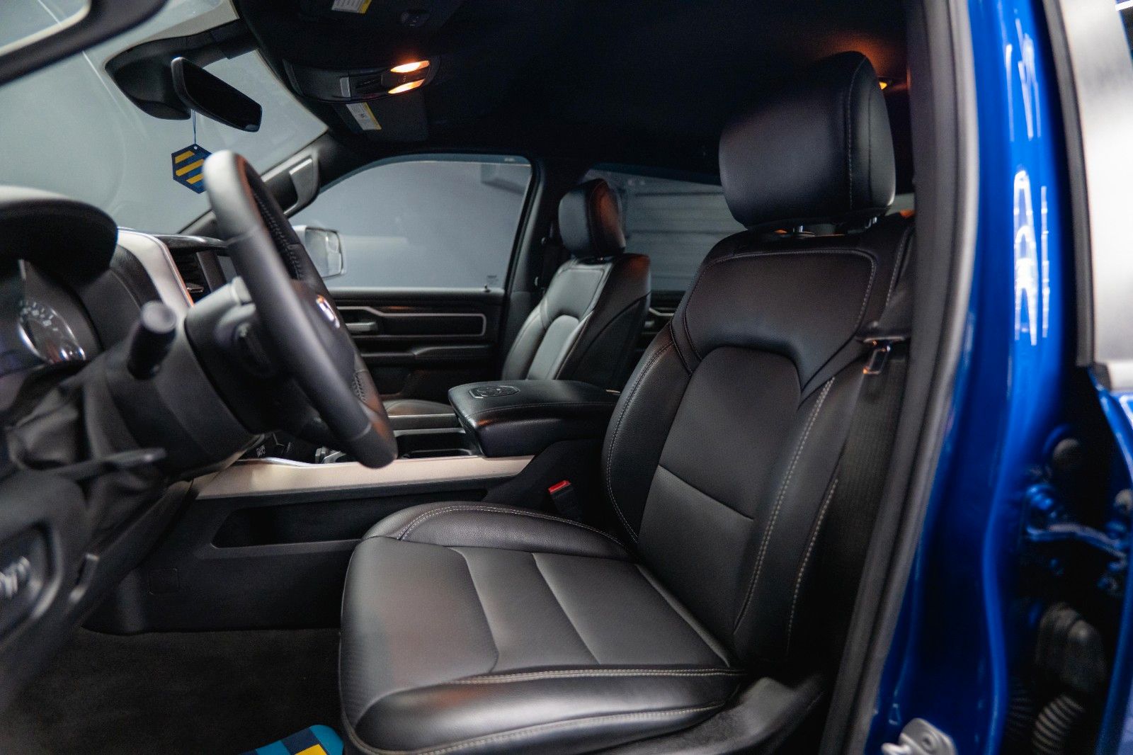 Fahrzeugabbildung Dodge RAM 5.7 V8 HEMI 4x4 OFFROAD Night Limited 19%