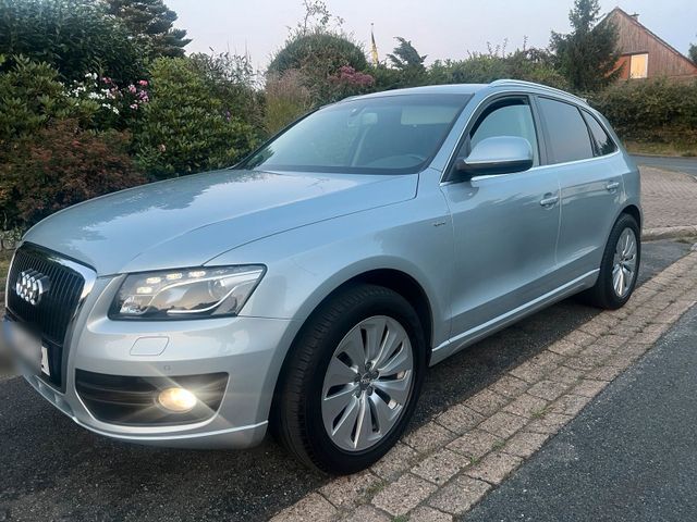 Audi Q5 2,0 TFSI Hybrid AHK, PDC , Standh....