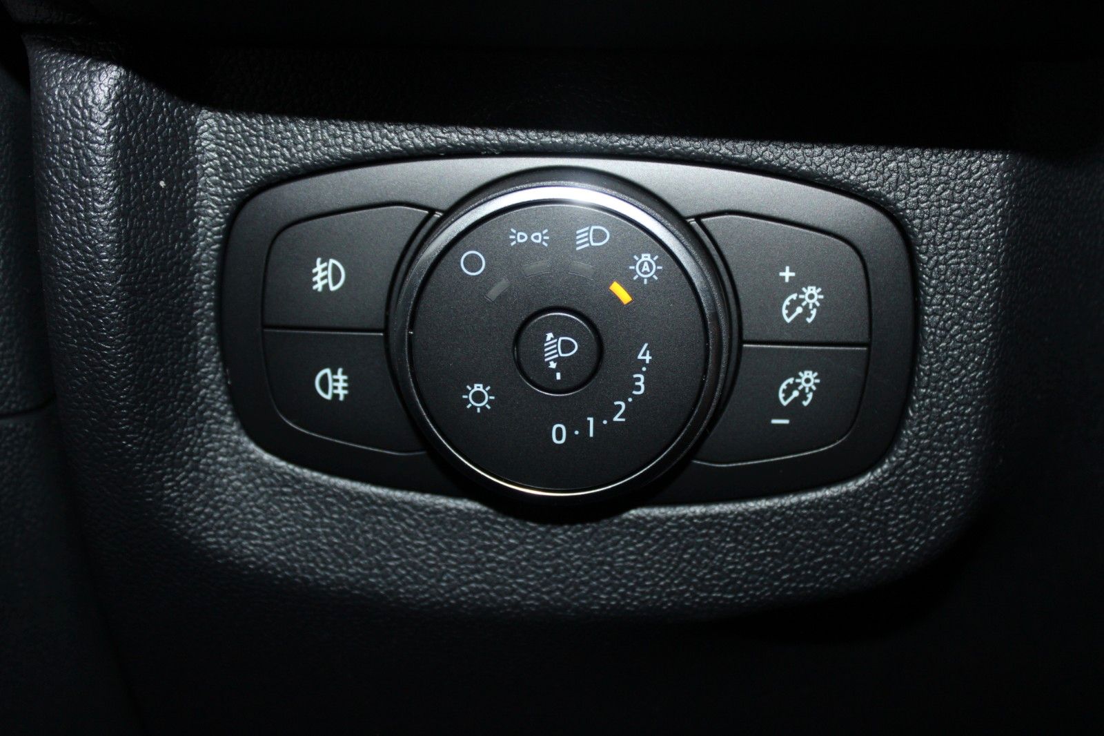 Fahrzeugabbildung Ford Transit Courier TREND Kasten KLIMA WinterPaket2