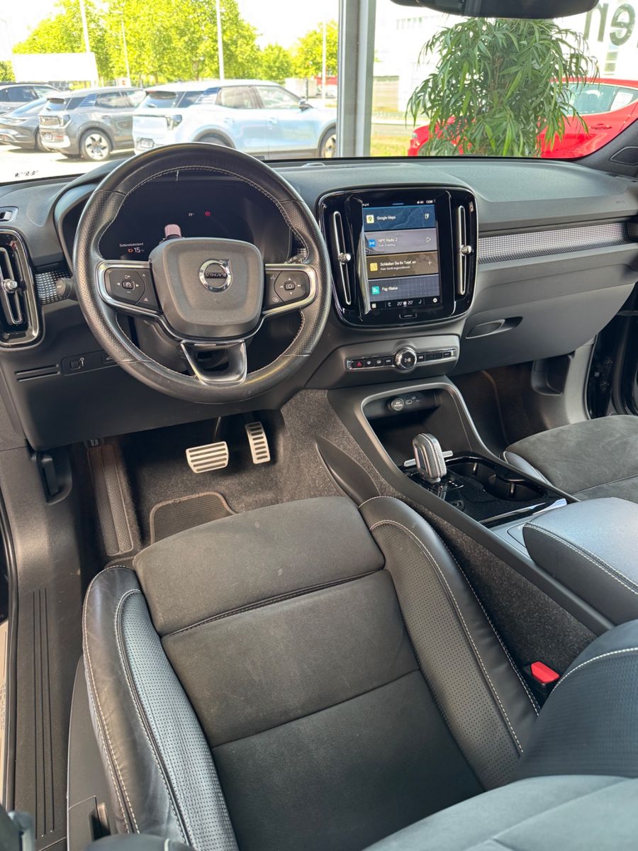 Fahrzeugabbildung Volvo XC 40 XC40 R Design Recharge Pure Electric AWD