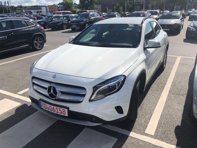 MERCEDES-BENZ GLA 220