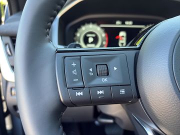 Nissan Qashqai Tekna°Premium Paket°HUD*Pano*Navi*Leder*