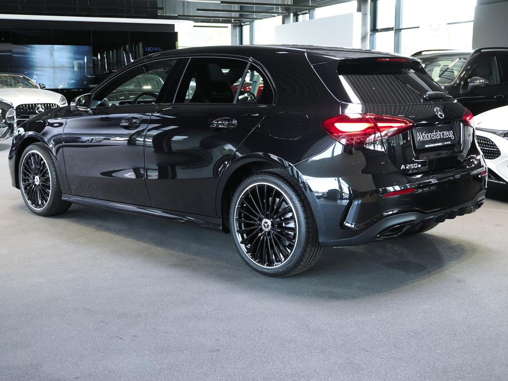 Mercedes-Benz A 250 e AMG NIGHT PANO MULTIBEAM DISTRONIC 360°