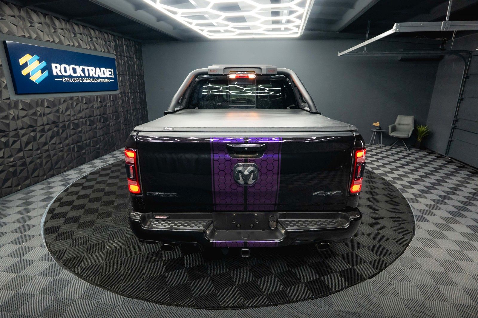 Fahrzeugabbildung Dodge RAM 5.7 V8 HEMI 4x4 OFFROAD Night-Paket *LED*19%