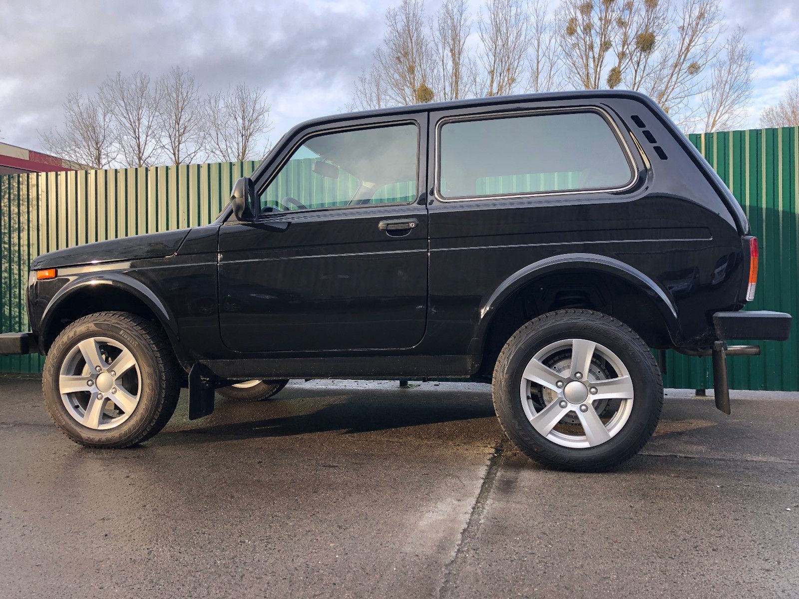 Fahrzeugabbildung Lada Niva "PREMIUM PLUS" KLIMA/ SITZHEIZUNG AET-2026!