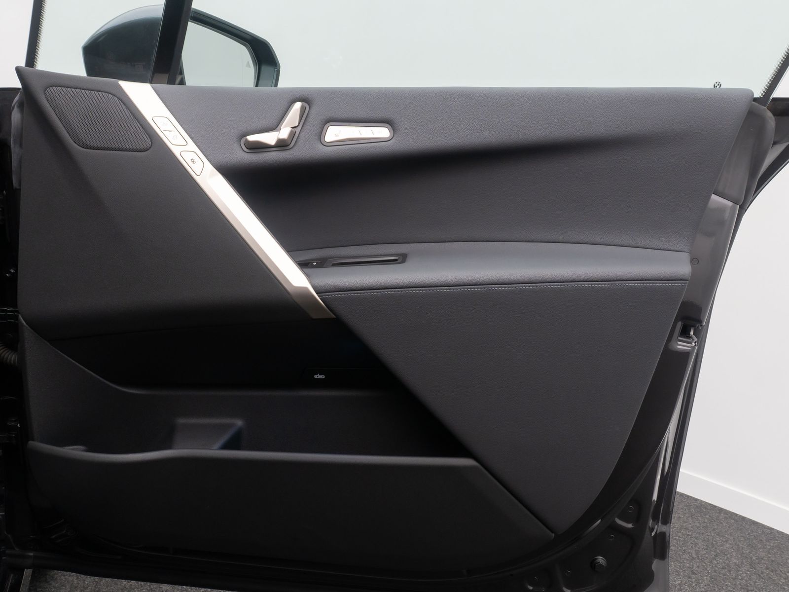 Fahrzeugabbildung BMW iX xD40 Sport 360&deg;DAB AHK Bel&uuml;ftung Komfort 21Zl