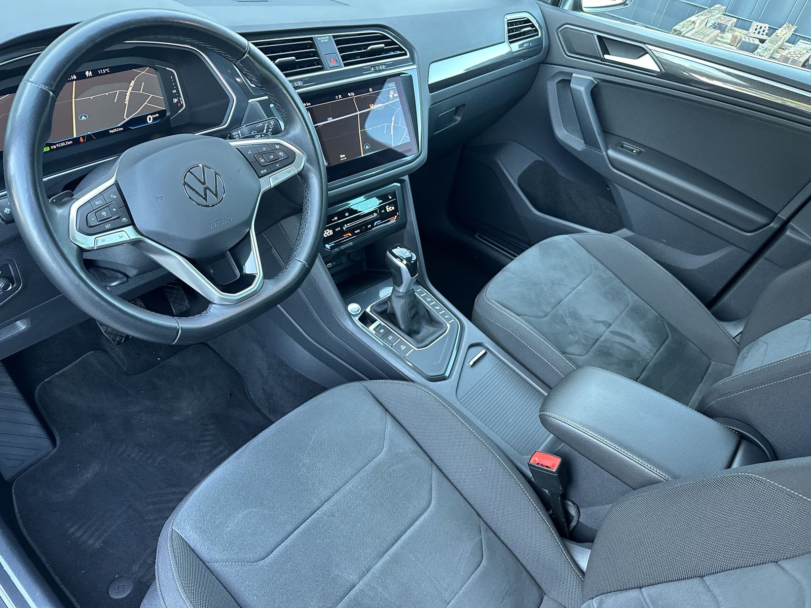 Fahrzeugabbildung Volkswagen Tiguan Elegance eHybrid NAV+IQ-LIGHT+AHK+HEAD-UP