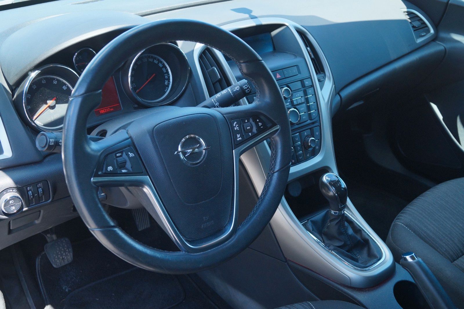 Fahrzeugabbildung Opel Astra J Sports Tourer Design Edition *1. Hand
