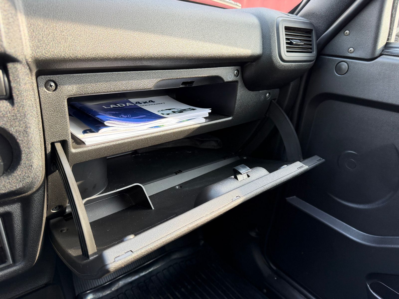 Fahrzeugabbildung Lada Niva "PREMIUM PLUS", KLIMA! SITZHEIZ.! ab SOFORT