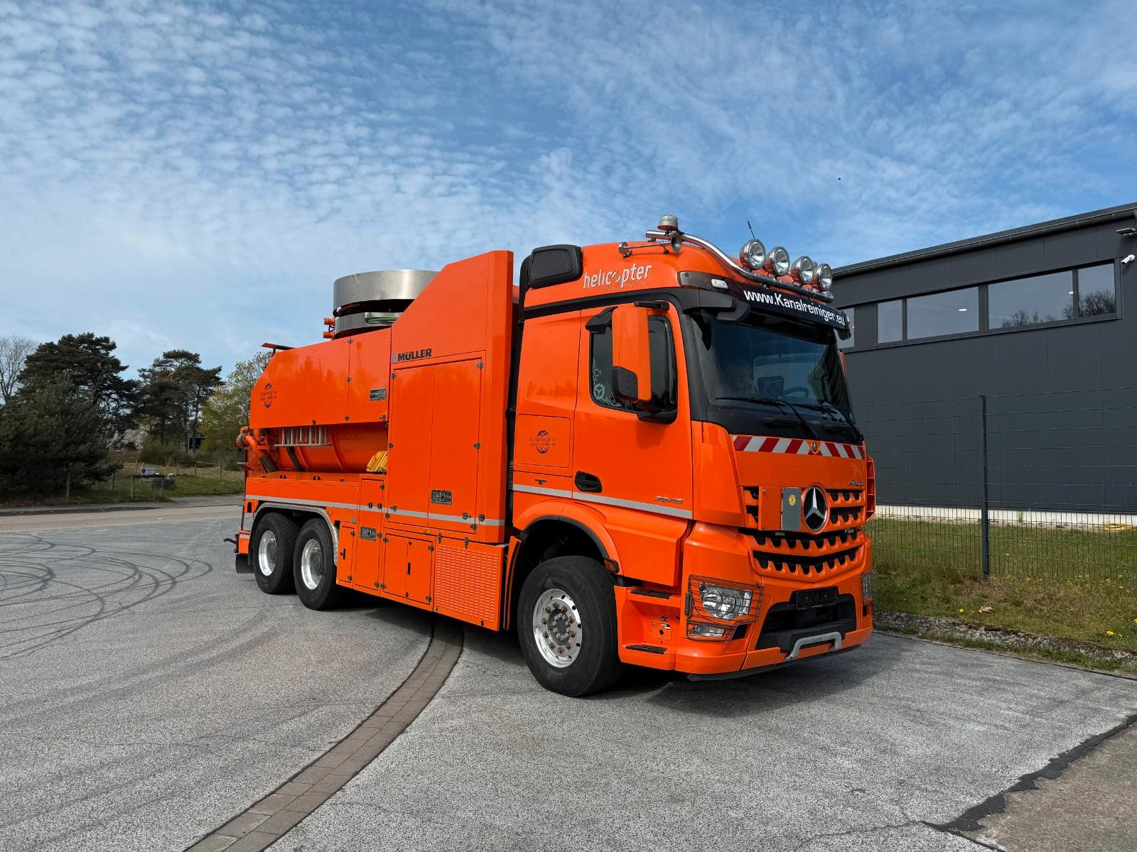 Mercedes-Benz AROCS 2648 6x4 mit Müller Wasserrückgewinner