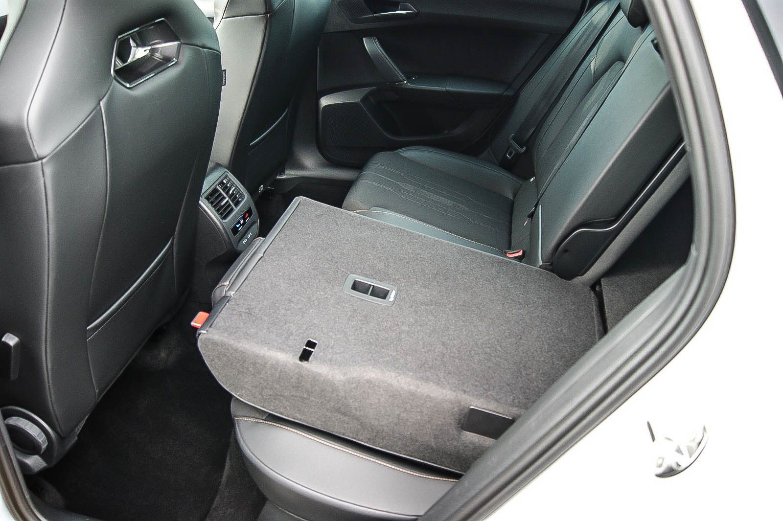 Fahrzeugabbildung CUPRA Leon Sportstourer e-HYBRID VIRTUAL ACC XL 1HAND