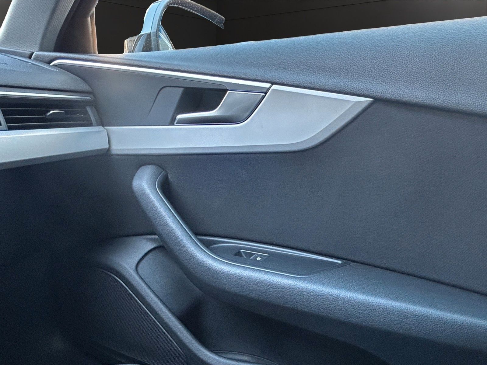 Fahrzeugabbildung Audi A4 Avant 35 TFSI Navi/Klimaaut./Siztheizung/AHK