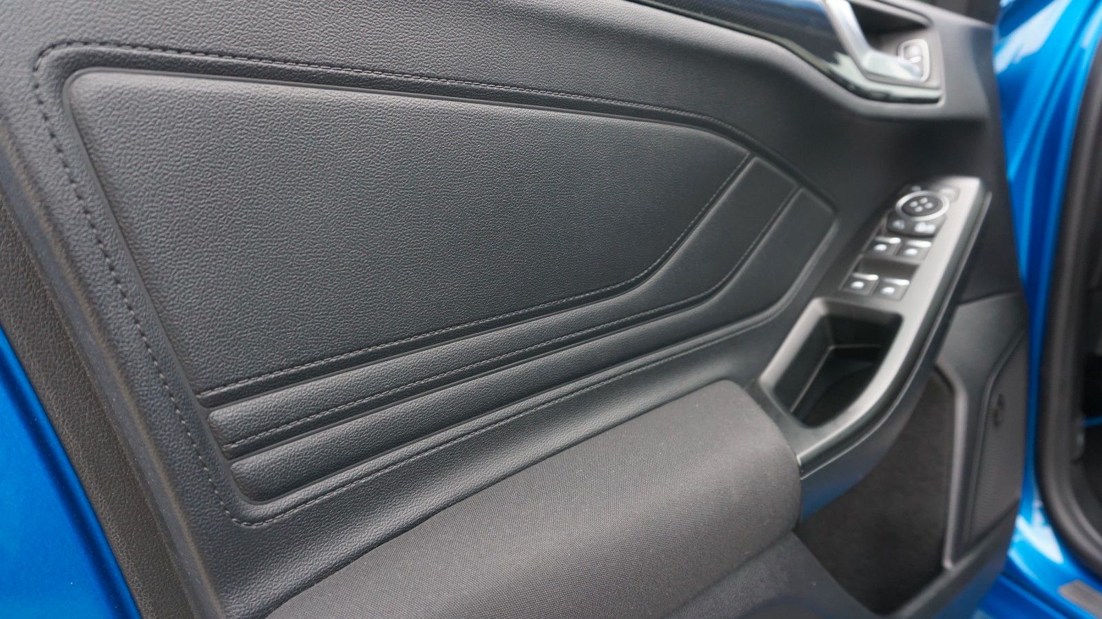 Fahrzeugabbildung Ford Focus Lim. ST-Line, Navi, LED, B&O Sound+WR