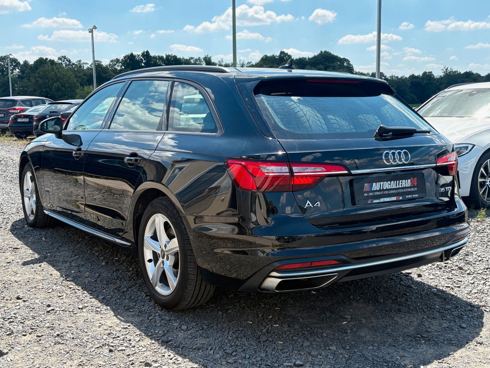Fahrzeugabbildung Audi A4 Avant 35 TDI advanced Aut Navi LED AHK Kamera