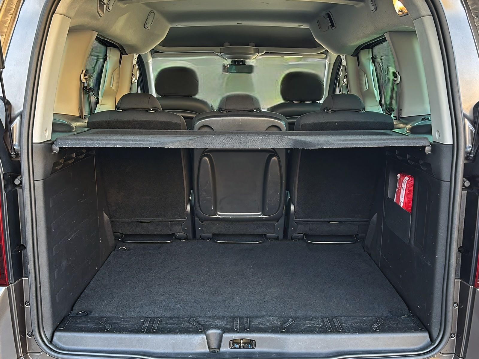 Fahrzeugabbildung Peugeot Partner Tepee Allure 1.2 Pure Tech Klimaaut.Temp