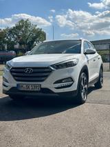 Hyundai TUCSON blue 1.7 CRDi DCT Premium 2WD Premium - Hyundai TUCSON in Köln