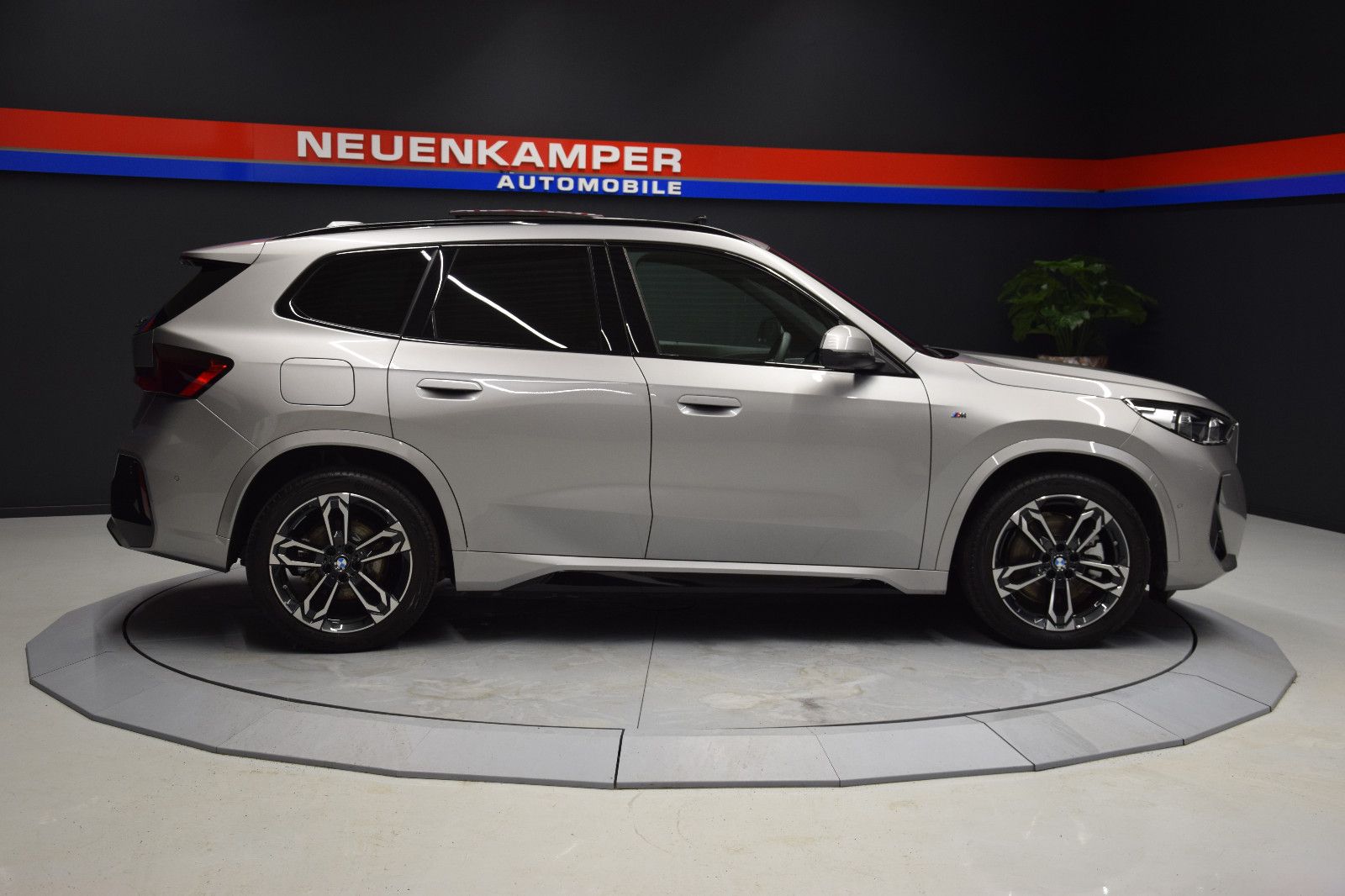 Fahrzeugabbildung BMW X1 23d xDrive M Sport Leder HuD Pano NP: 73.030€