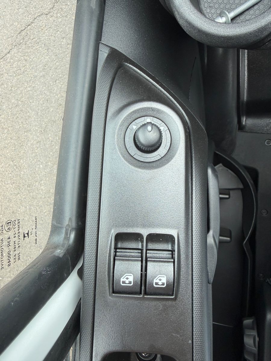 Fahrzeugabbildung Iveco Daily 35S14B V Airlineschienensystem *AHK 3,5 t*
