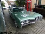 Oldsmobile Delta 88 4-door Sedan - Oldsmobile Oldtimer mit Benzin-Antrieb
