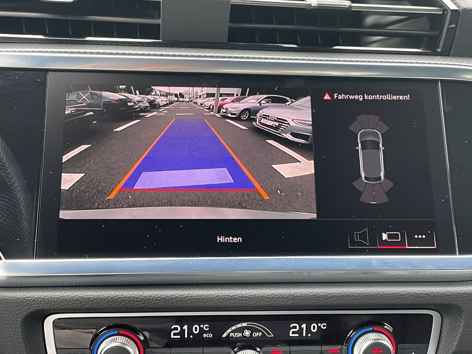 Audi Q3 SB 45 TFSI e S line Matrix AHK Kamera Navi foto 25