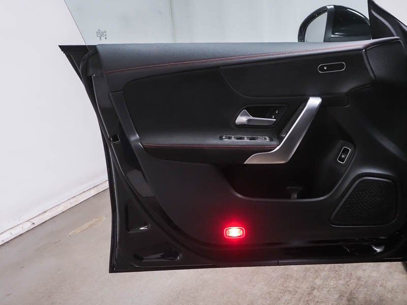 Fahrzeugabbildung Mercedes-Benz CLA 200 AMG Line*Totwinkel*Kamera*LED*19"*MBUX*