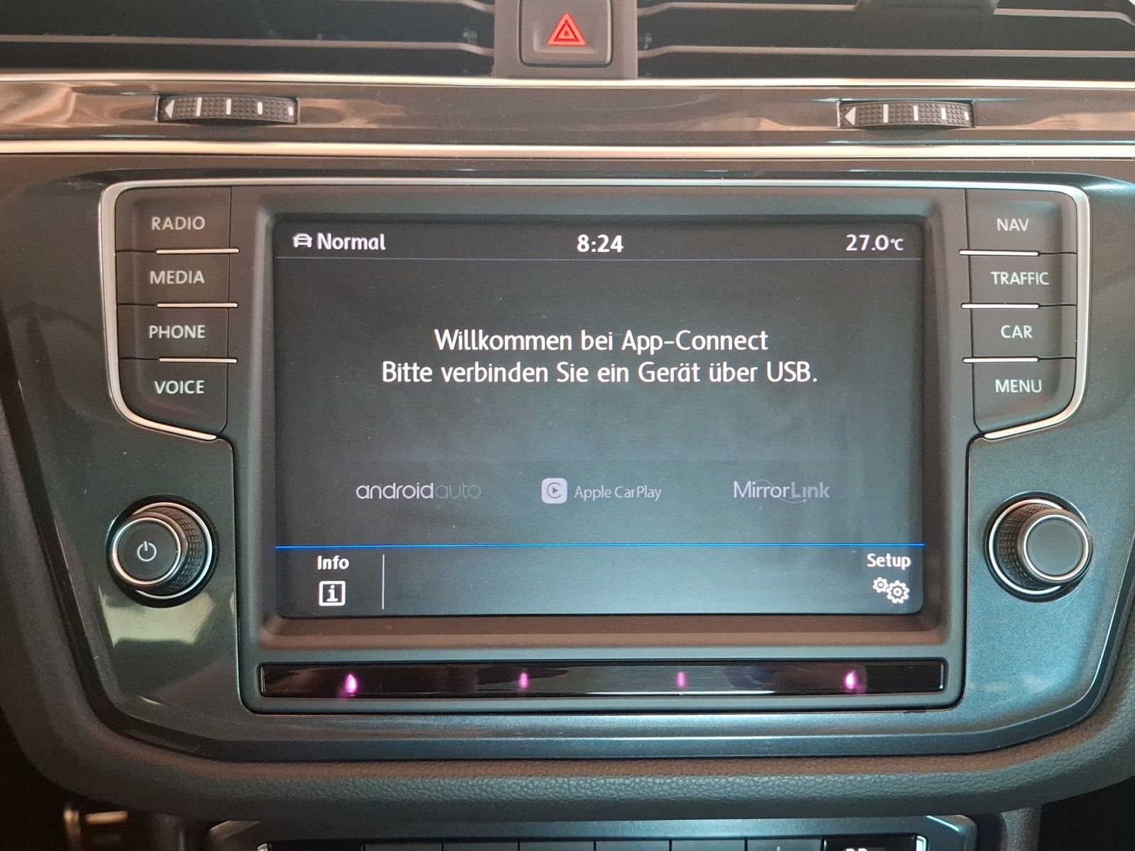 Fahrzeugabbildung Volkswagen Tiguan TDI Sound 4M LED AHK Navi ACC PDC SHZ