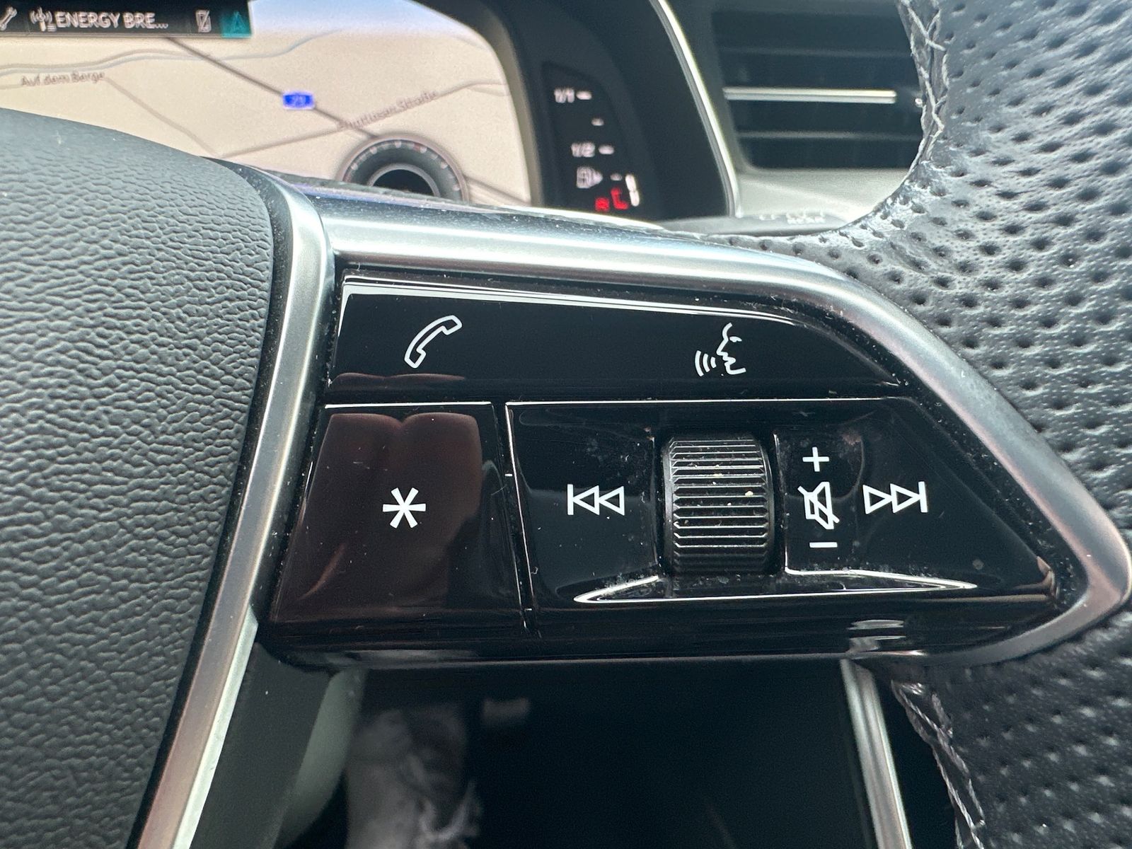 Fahrzeugabbildung Audi A6 Avant 40 TDI Qu S-Line Black NAV+LED+360°+AHK