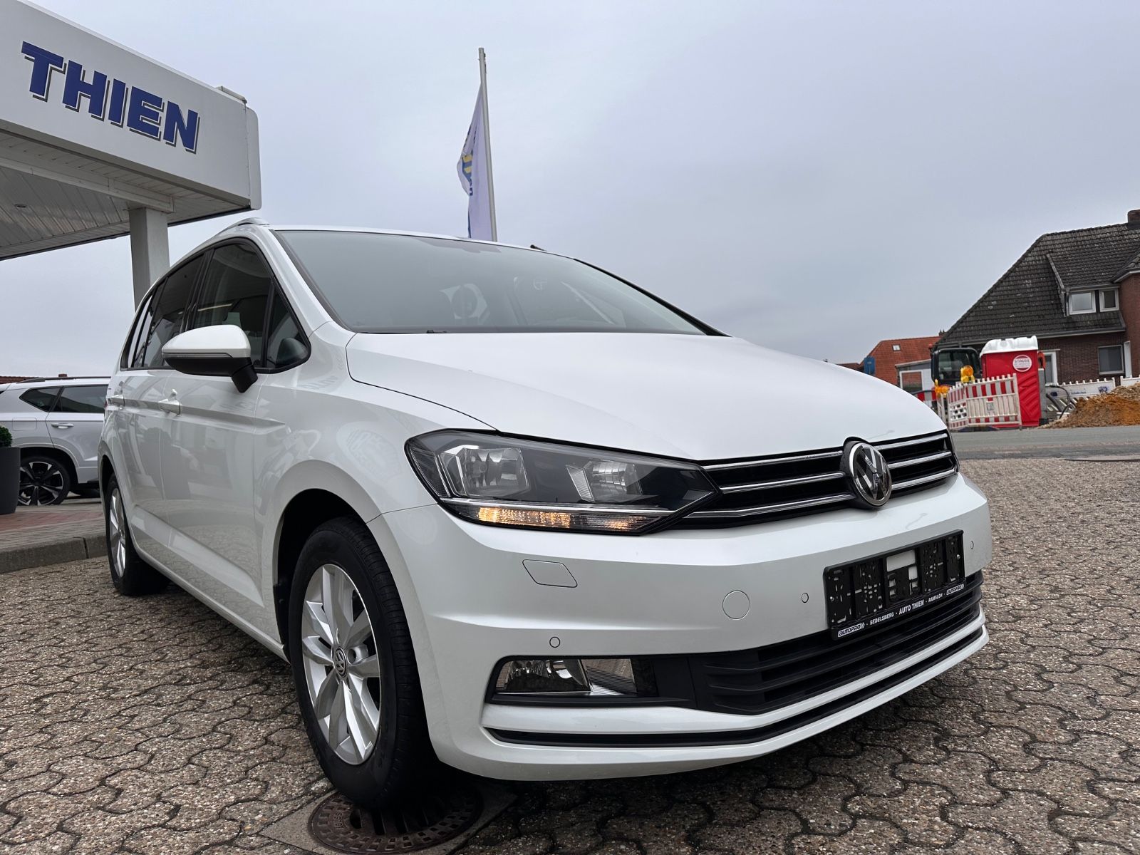 Fahrzeugabbildung Volkswagen Touran Comfortline 1.4 TSI 7-Sitze/ACC/SHZG/Navi