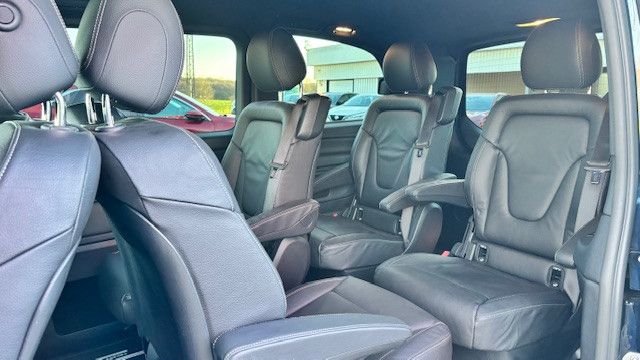 Fahrzeugabbildung Mercedes-Benz V 300d EDITION 4MATIC kompakt el.Schiebetüren