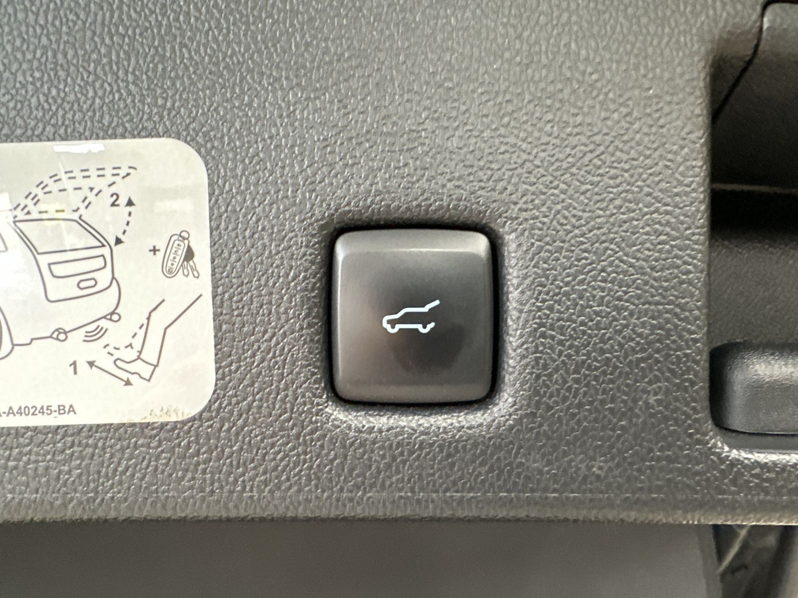 Fahrzeugabbildung Ford Kuga 2.5 Duratec PHEV Titanium X NAV+LED+AHK+B&O