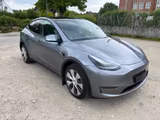 Tesla Model Y Long Range - Tesla Model Y: Kombi
