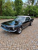 Ford Mustang Cabrio schwarz